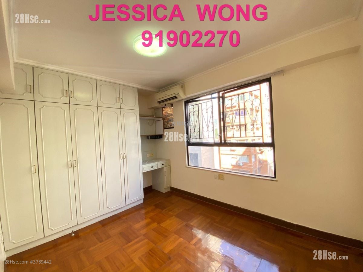 Paris Garden Rental 3 Bedrooms , 2 Bathrooms 924 ft²