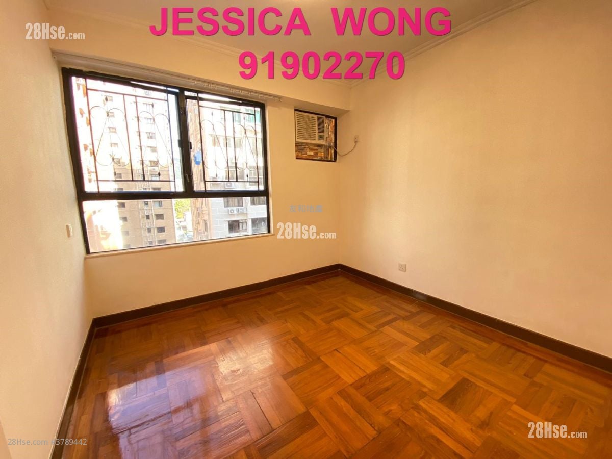 Paris Garden Rental 3 Bedrooms , 2 Bathrooms 924 ft²