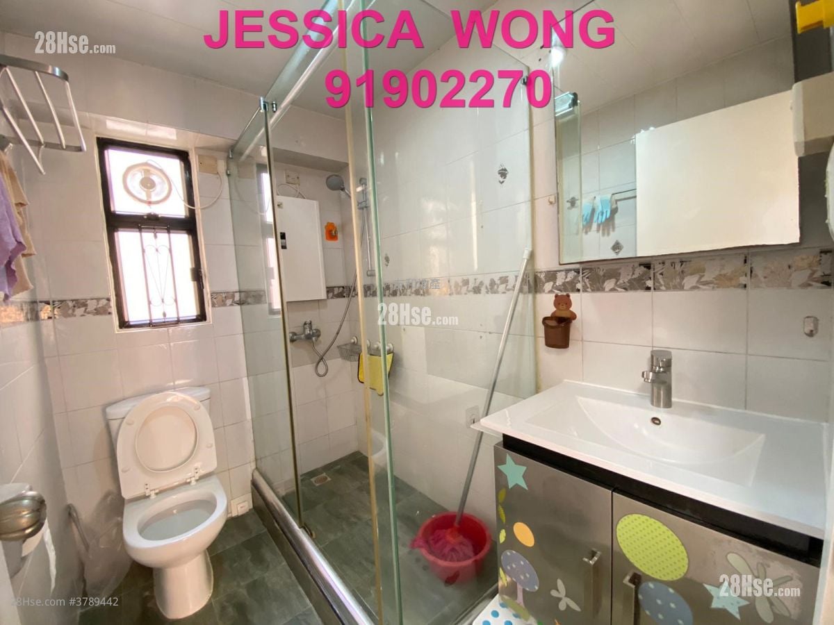 Paris Garden Rental 3 Bedrooms , 2 Bathrooms 924 ft²