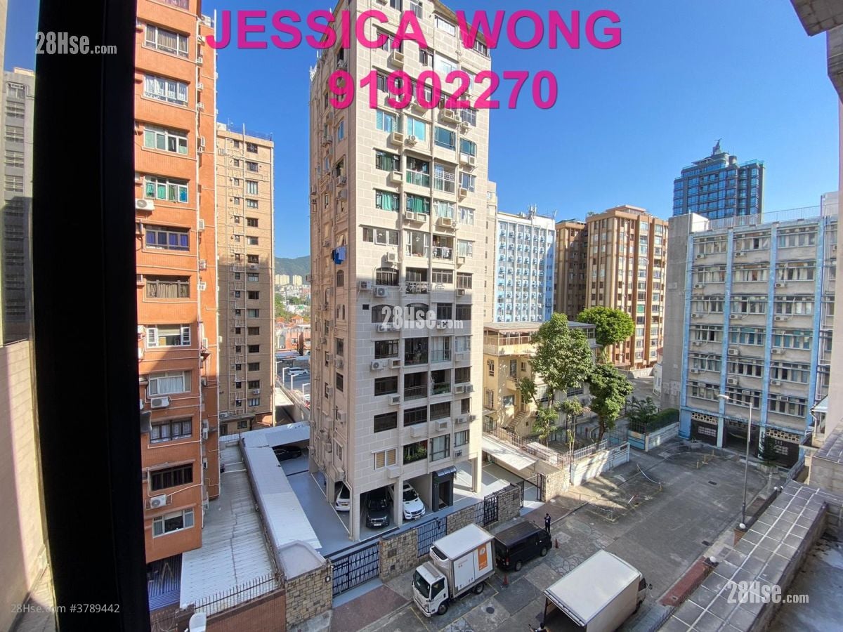 Paris Garden Rental 3 Bedrooms , 2 Bathrooms 924 ft²