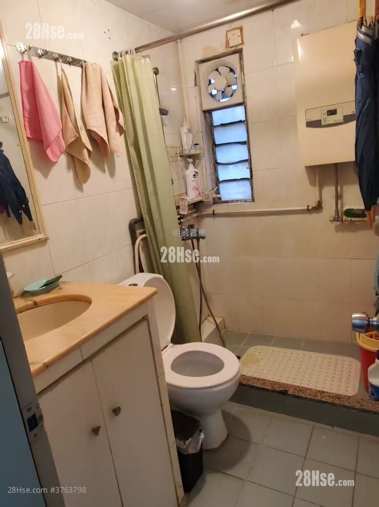 Kwong Fai Mansion Sell 2 Bedrooms , 1 Bathroom 386 ft²