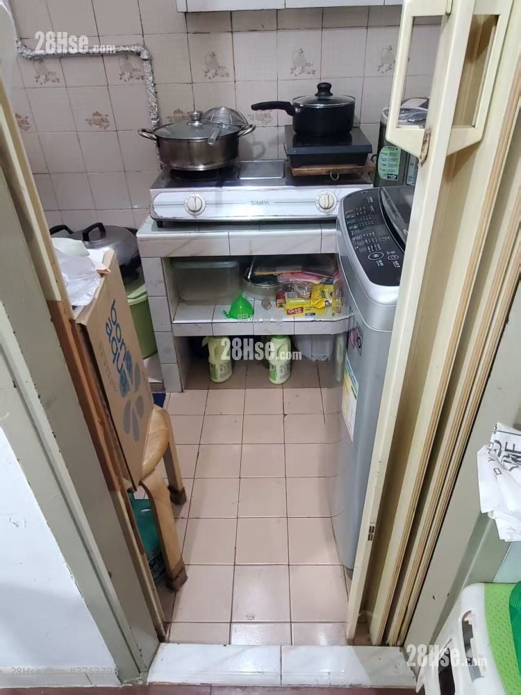 Kwong Fai Mansion Sell 2 Bedrooms , 1 Bathroom 386 ft²