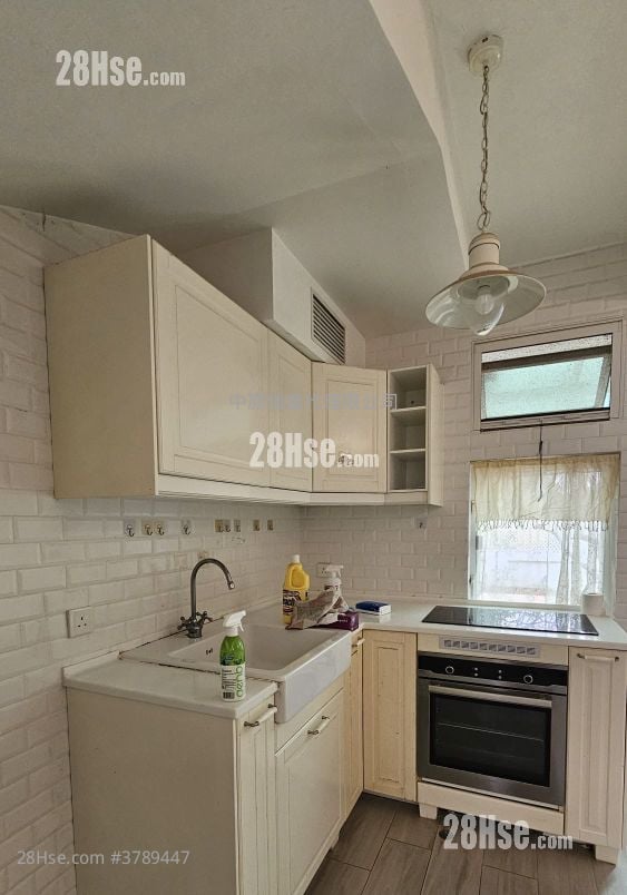 Fairview Park Rental 3 Bedrooms , 2 Bathrooms 915 ft²