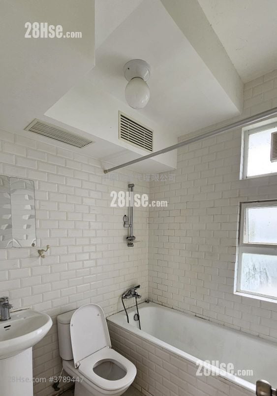 Fairview Park Rental 3 Bedrooms , 2 Bathrooms 915 ft²