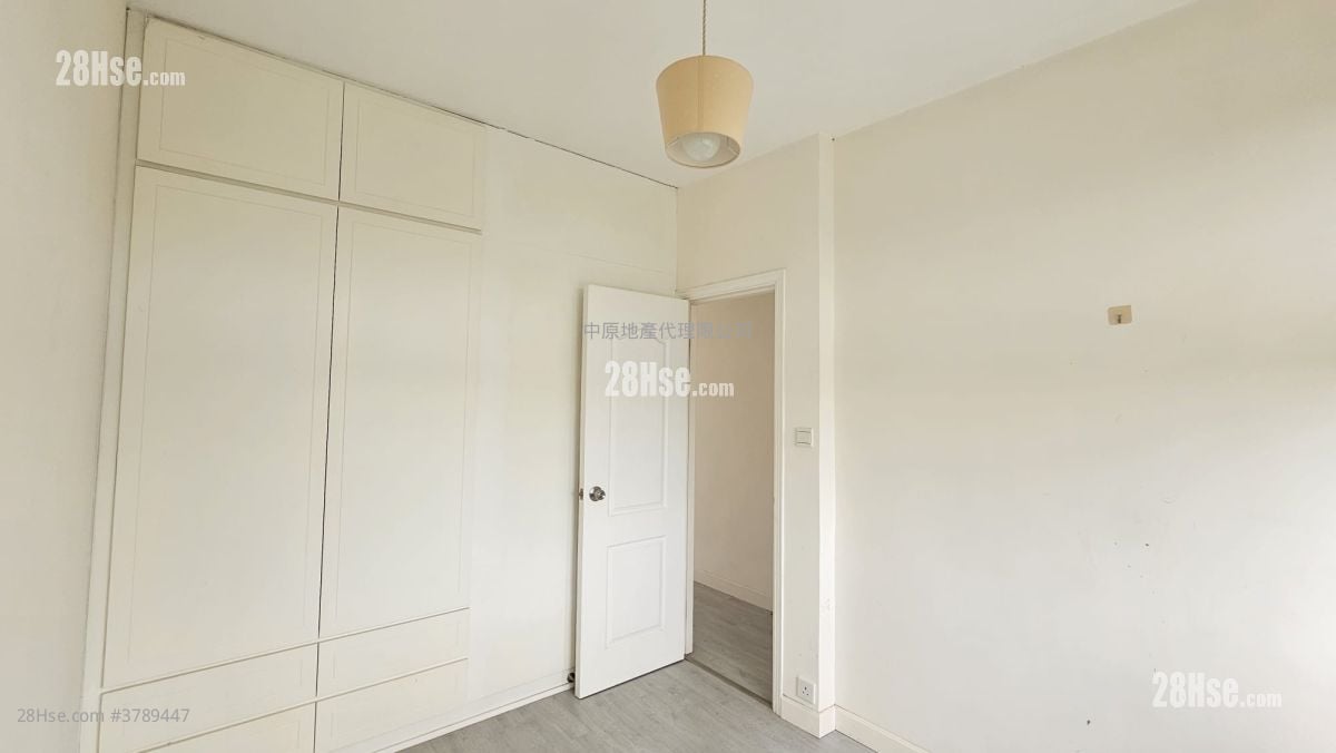 Fairview Park Rental 3 Bedrooms , 2 Bathrooms 915 ft²