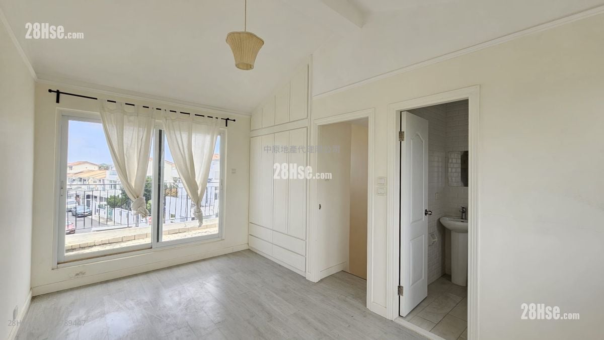 Fairview Park Rental 3 Bedrooms , 2 Bathrooms 915 ft²