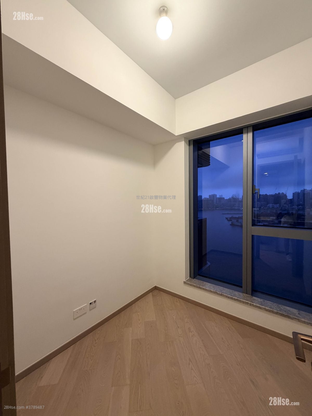 Victoria Voyage Rental 2 Bedrooms , 1 Bathroom 449 ft²