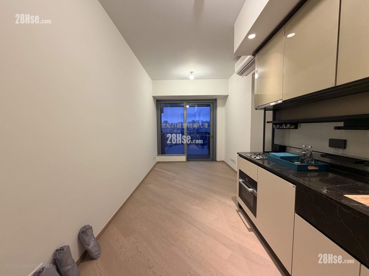 Victoria Voyage Rental 2 Bedrooms , 1 Bathroom 449 ft²