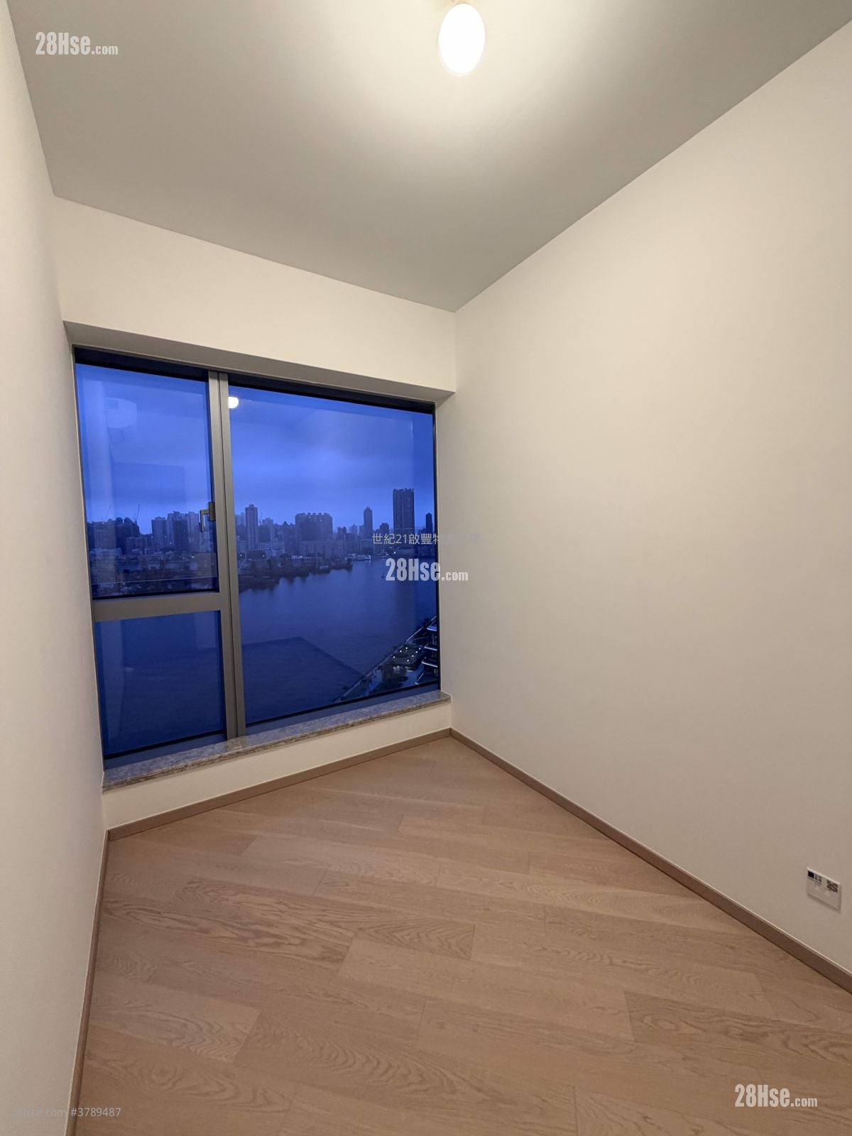 Victoria Voyage Rental 2 Bedrooms , 1 Bathroom 449 ft²