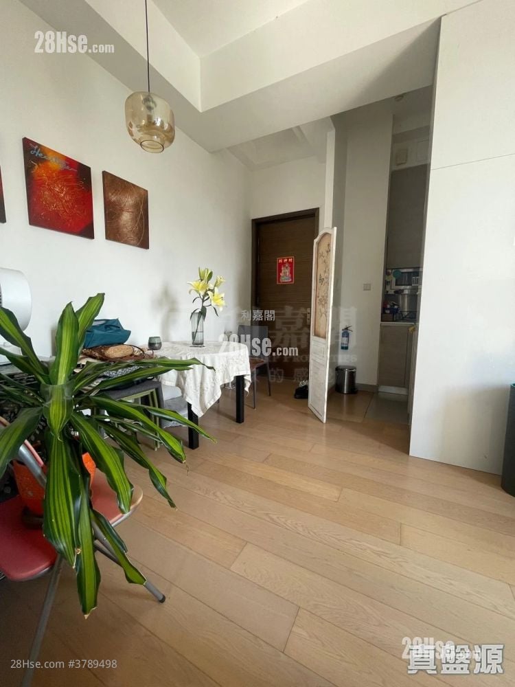 The Reach Sell 2 Bedrooms 424 ft²