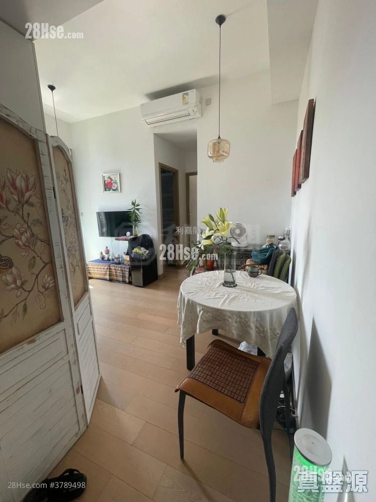 The Reach Sell 2 Bedrooms 424 ft²