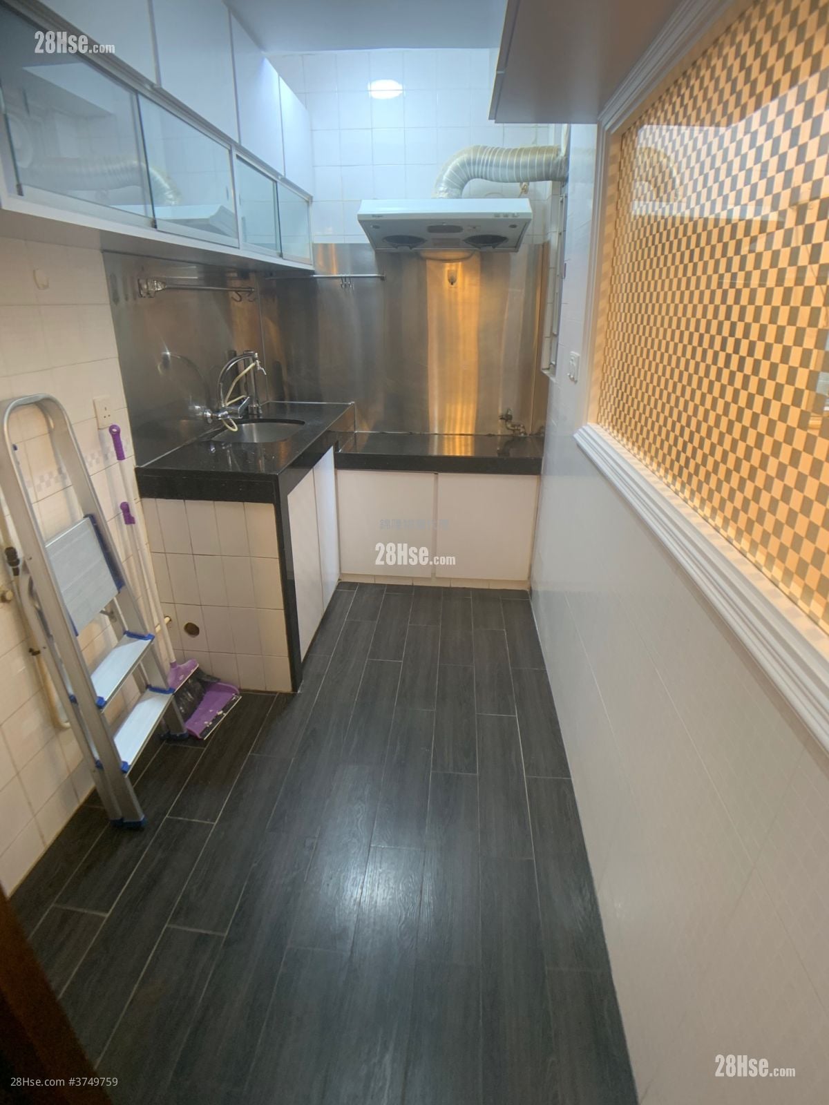 Sunshine Plaza Sell 2 Bedrooms , 1 Bathroom 391 ft²