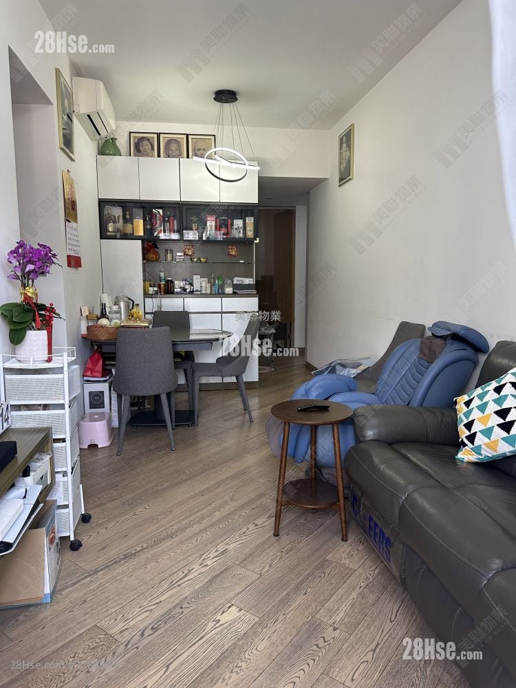 The Parkville Sell 3 Bedrooms , 2 Bathrooms 745 ft²