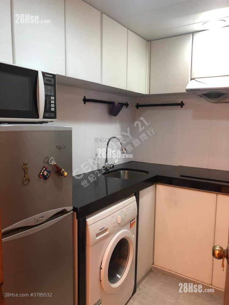 Bayshore Towers Rental 2 Bedrooms , 1 Bathroom 389 ft²