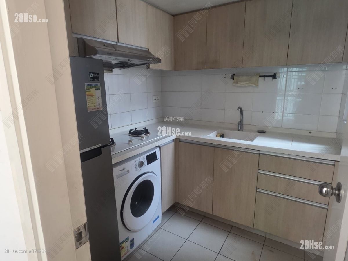 kitchen: Royal Green Rental 3 Bedrooms , 1 Bathroom 548 ft²