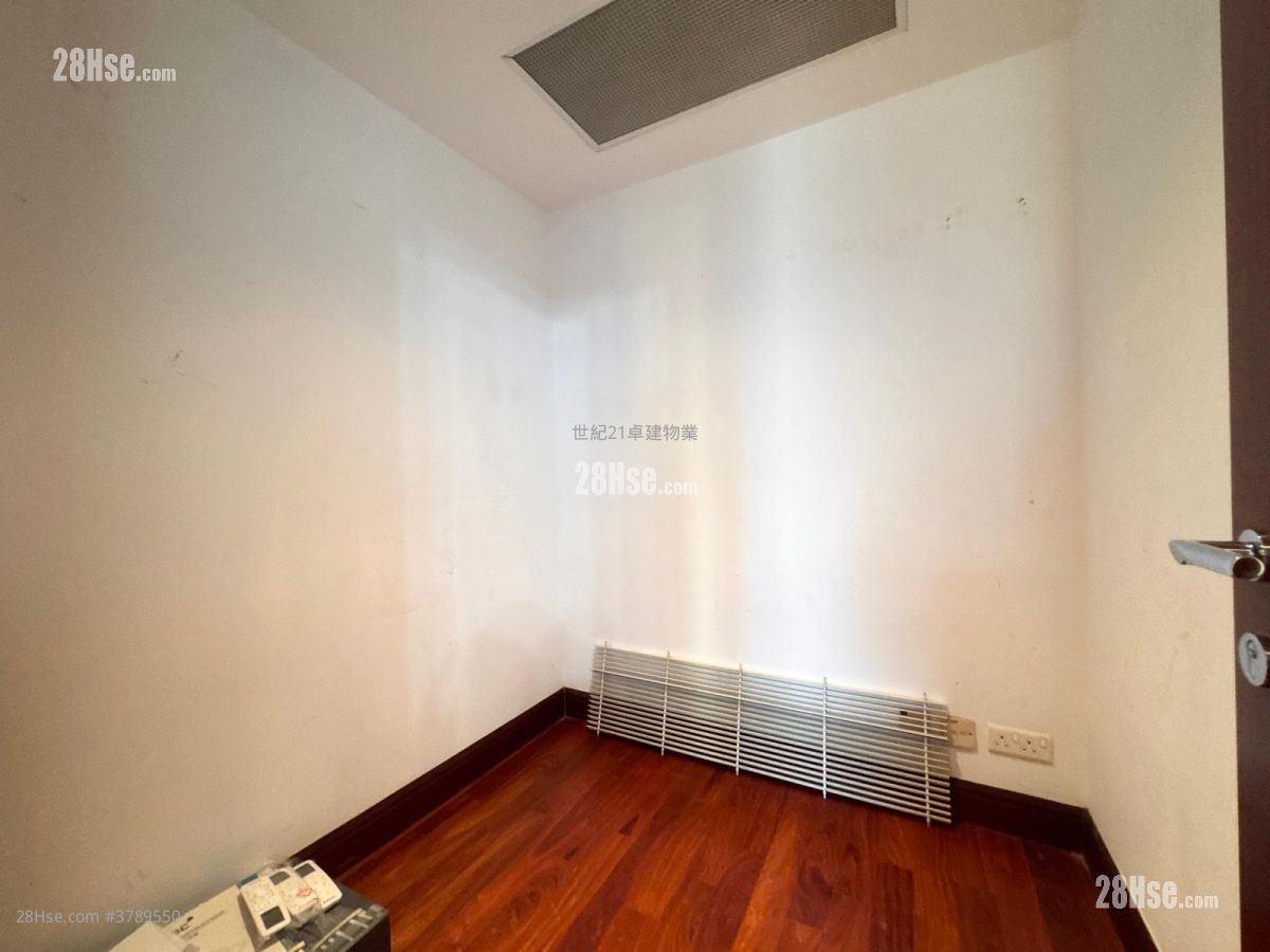 The Harbourside Sell 2 Bedrooms , 2 Bathrooms 755 ft²