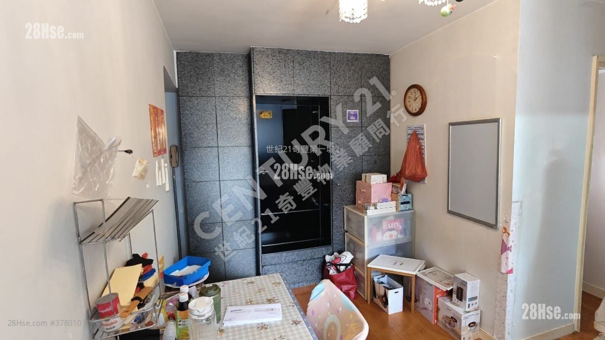 Yue Tin Court Sell 414 ft²