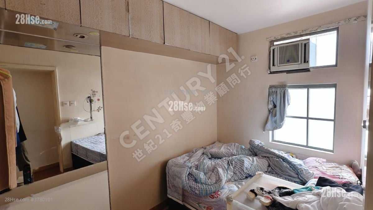 Yue Tin Court Sell 414 ft²