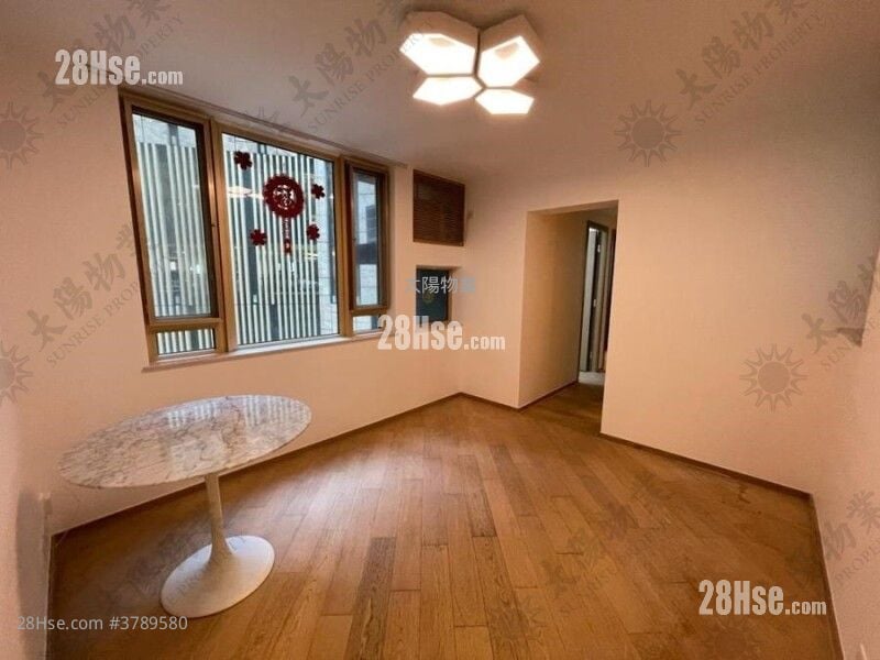 Harbour Place Sell 3 Bedrooms 590 ft²