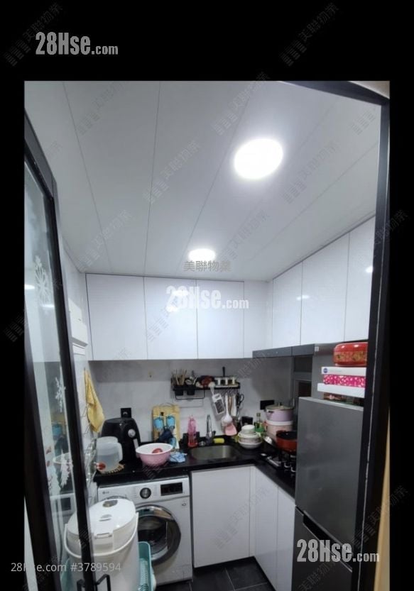 Champion Building Sell 2 Bedrooms , 1 Bathroom 329 ft²