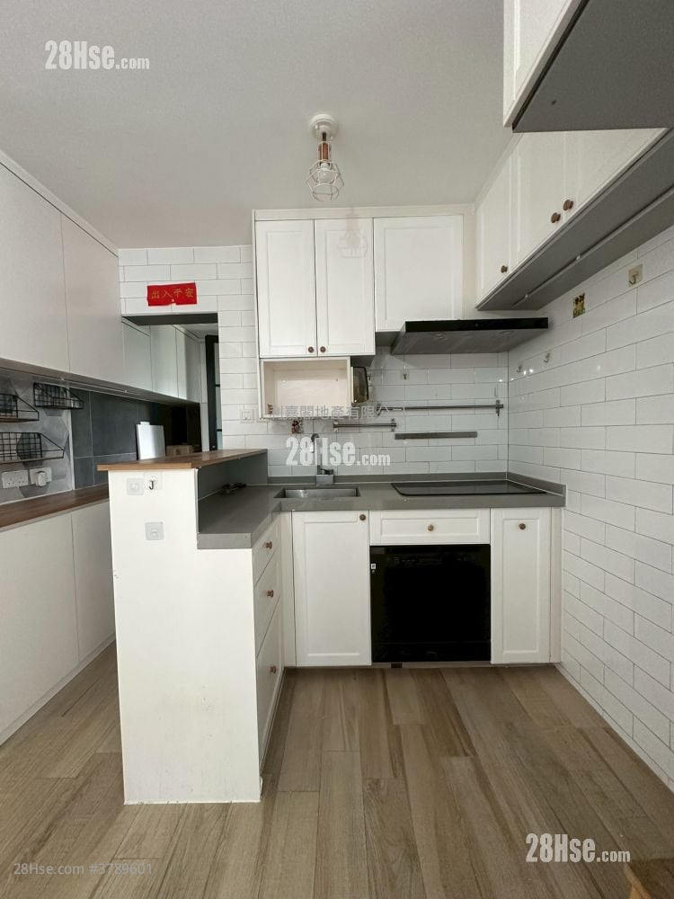 Ching Wah Court Sell 2 Bedrooms 401 ft²