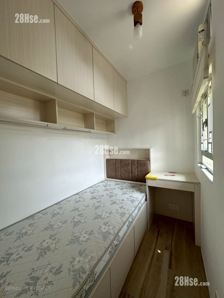 Ching Wah Court Sell 2 Bedrooms 401 ft²