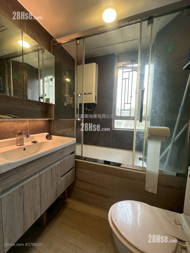 Ching Wah Court Sell 2 Bedrooms 401 ft²