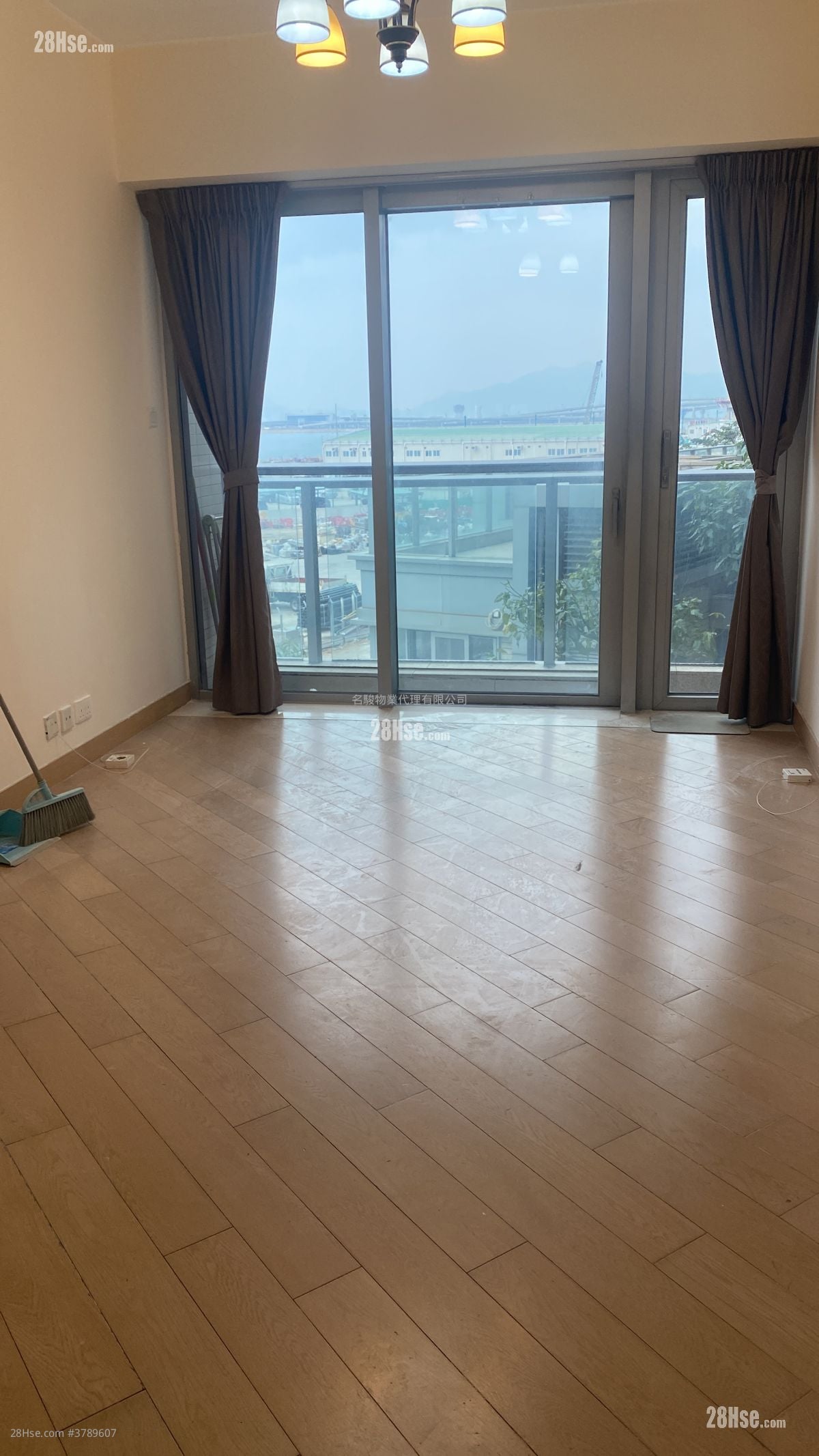 Century Link Rental 3 Bedrooms , 2 Bathrooms 641 ft²