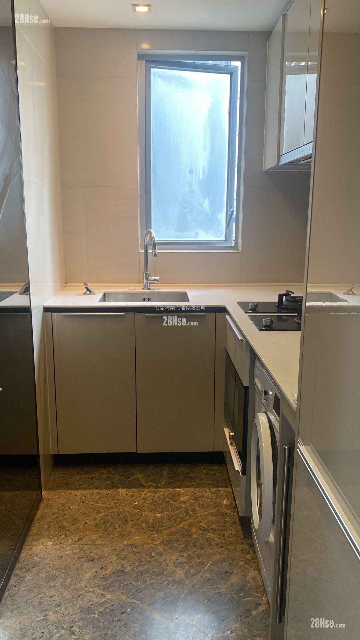 Century Link Rental 3 Bedrooms , 2 Bathrooms 641 ft²