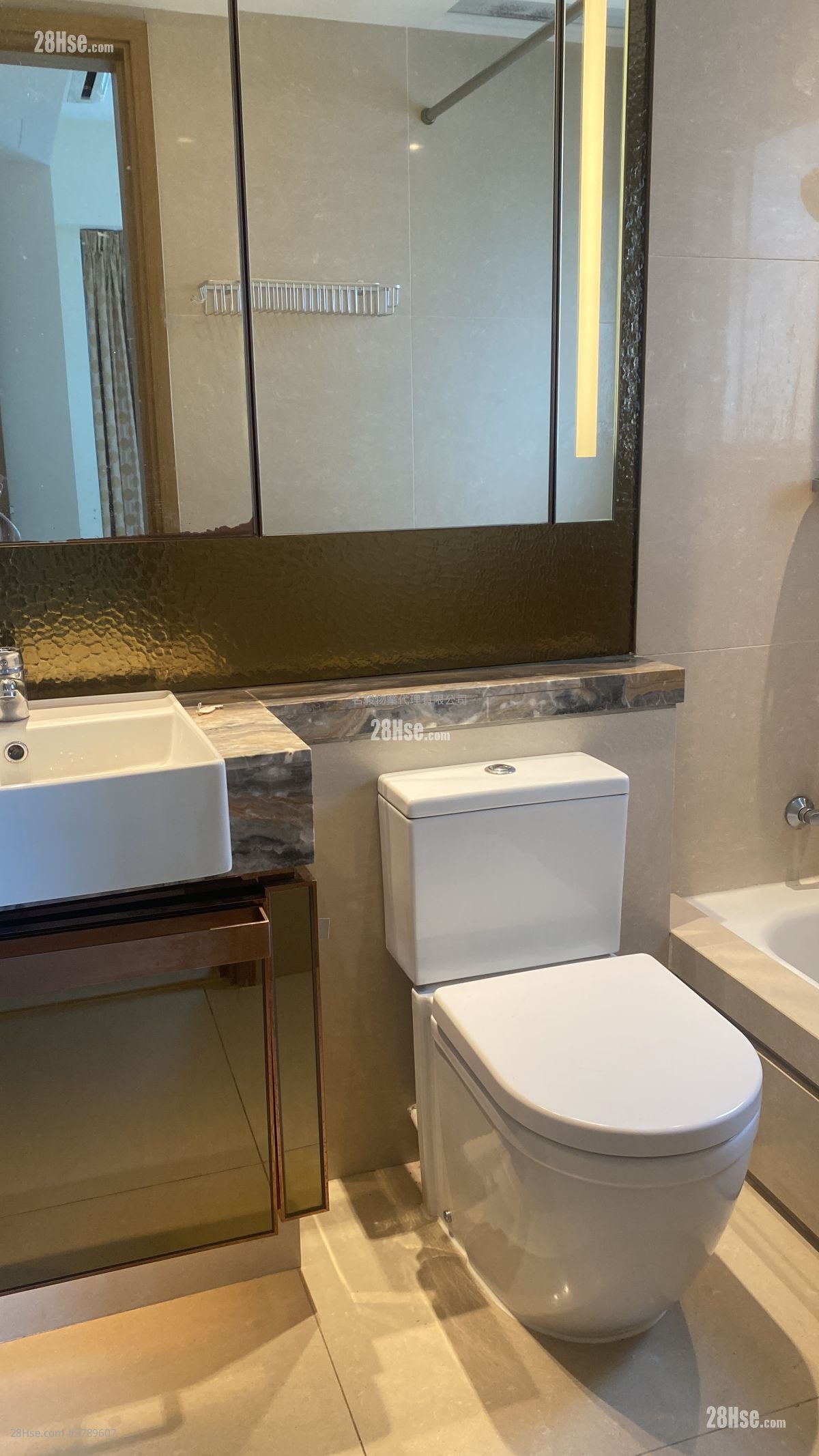 Century Link Rental 3 Bedrooms , 2 Bathrooms 641 ft²