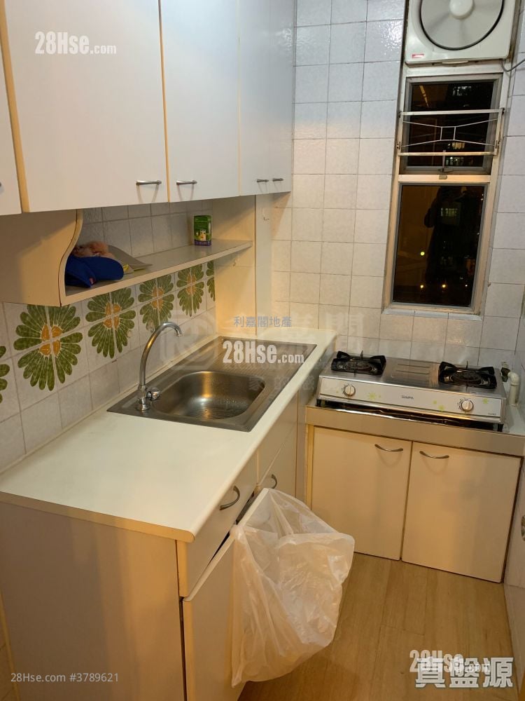 Telford Gardens Sell 517 ft²