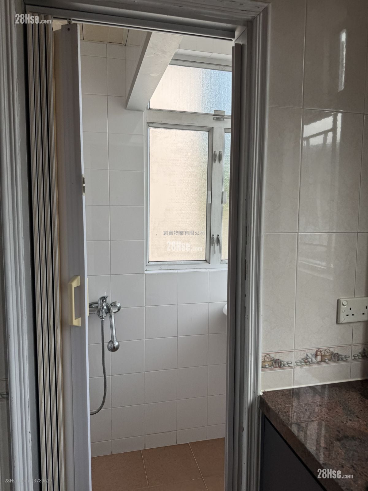 松苑 租盘 1,122 平方尺