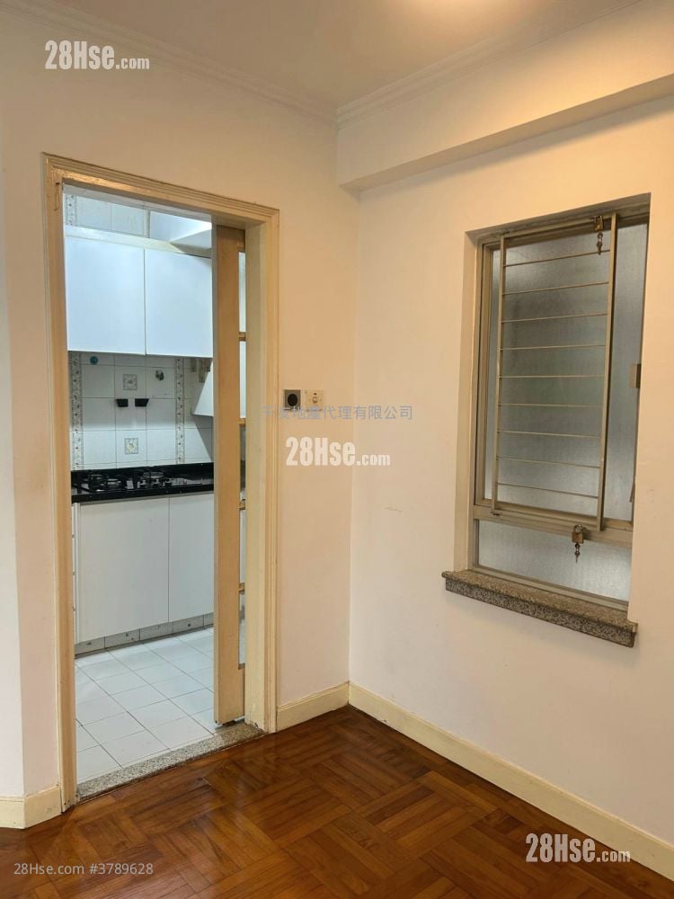 Kingswood Villas Sell 3 Bedrooms , 1 Bathroom 547 ft²