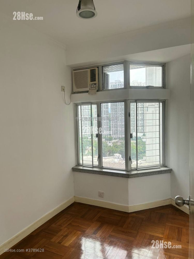 Kingswood Villas Sell 3 Bedrooms , 1 Bathroom 547 ft²