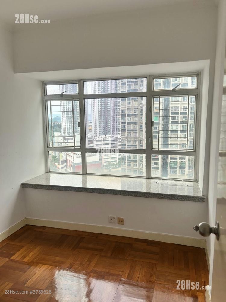 Kingswood Villas Sell 3 Bedrooms , 1 Bathroom 547 ft²