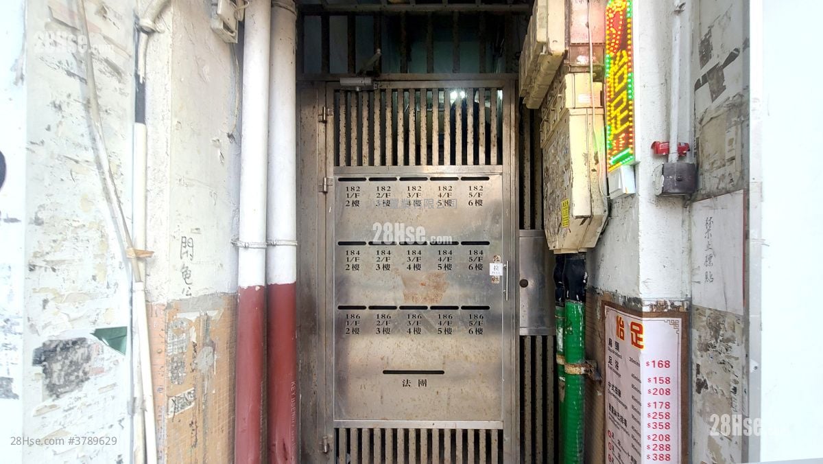 main door: Tat Hing Building Rental Studio , 1 Bathroom 250 ft²