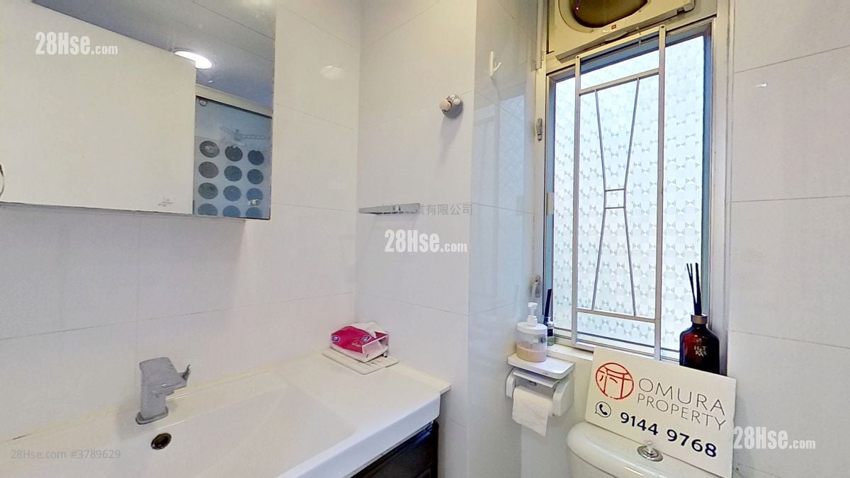 bathroom: Tat Hing Building Rental Studio , 1 Bathroom 250 ft²