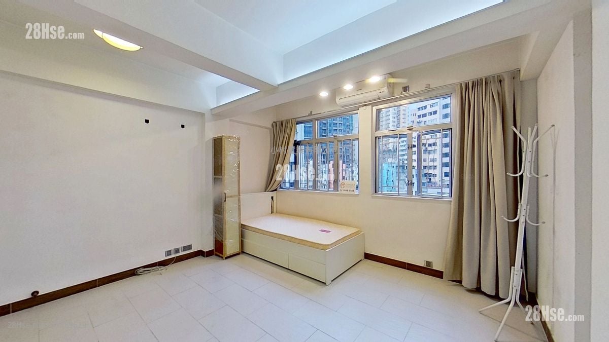 master room: Tat Hing Building Rental Studio , 1 Bathroom 250 ft²