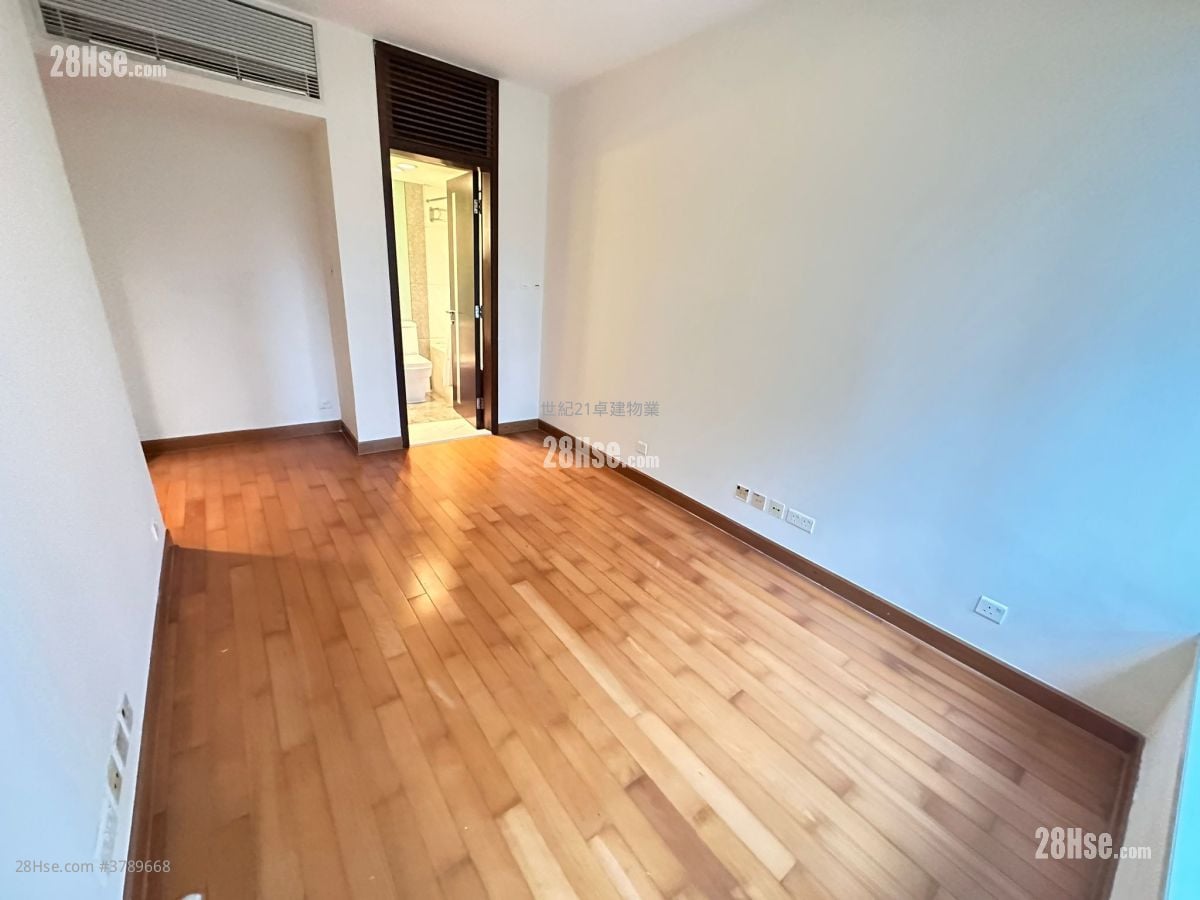 The Harbourside Sell 2 Bedrooms , 2 Bathrooms 743 ft²