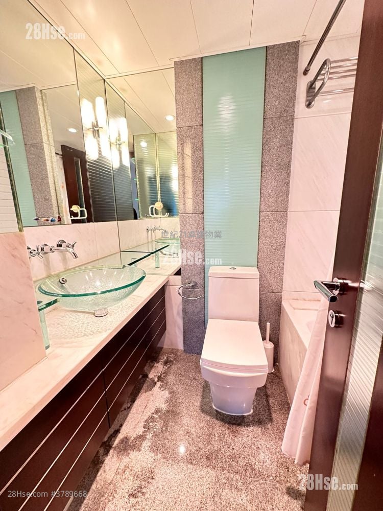 The Harbourside Sell 2 Bedrooms , 2 Bathrooms 743 ft²