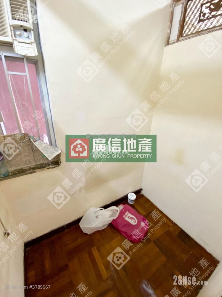 Shun King Building Sell 2 Bedrooms , 1 Bathroom 346 ft²