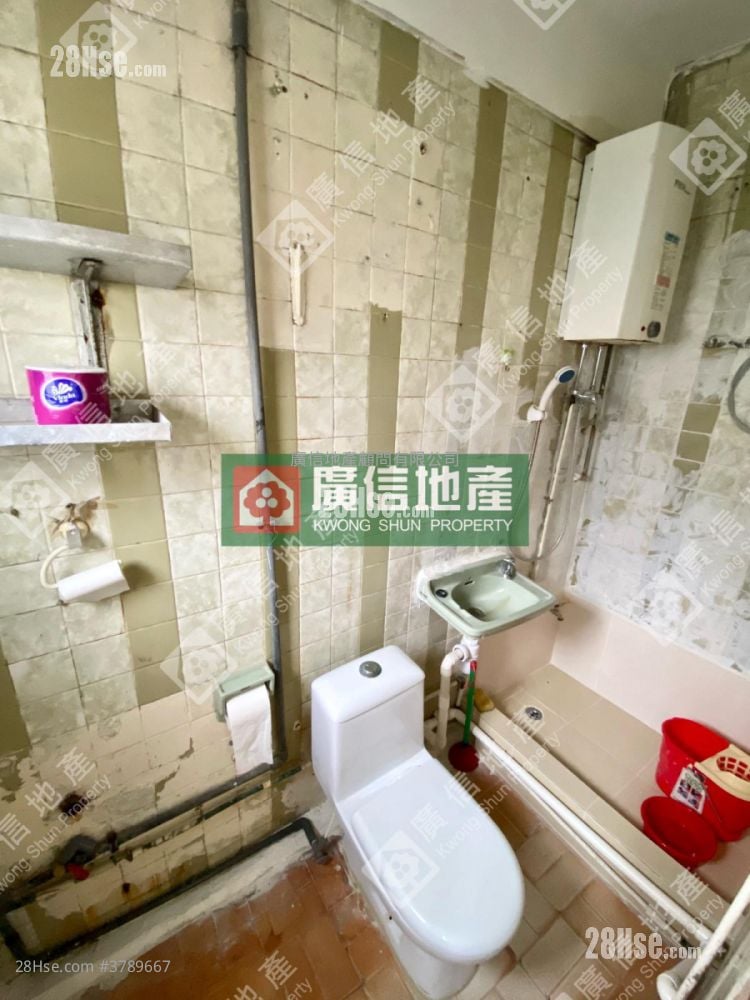 Shun King Building Sell 2 Bedrooms , 1 Bathroom 346 ft²