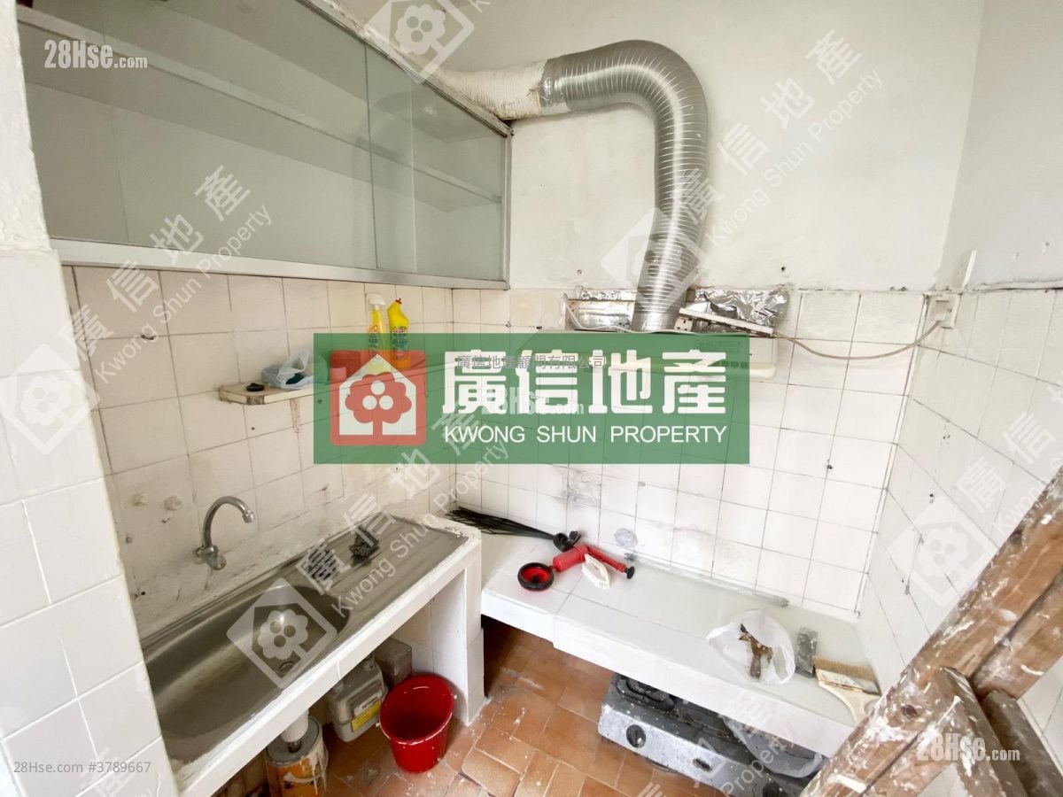 Shun King Building Sell 2 Bedrooms , 1 Bathroom 346 ft²