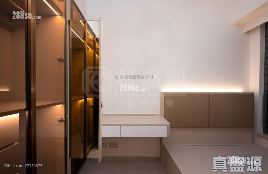 Sea To Sky Sell 2 Bedrooms 473 ft²