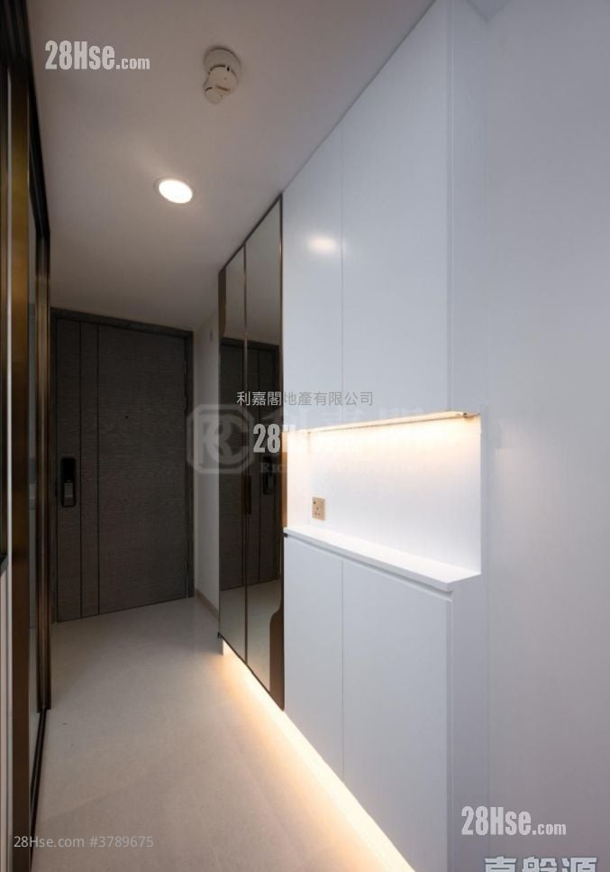 Sea To Sky Sell 2 Bedrooms 473 ft²