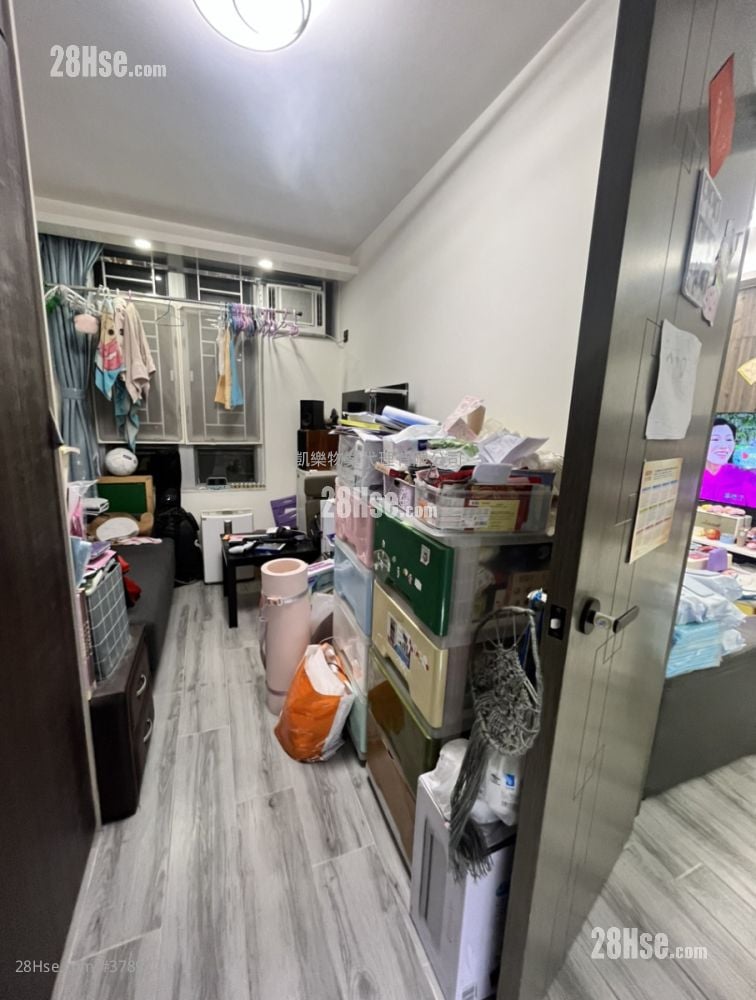 Hoi Lok Court Sell 631 ft²