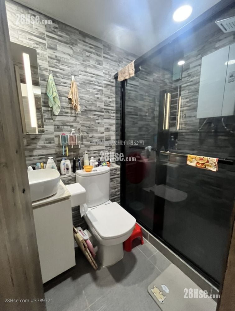 Hoi Lok Court Sell 631 ft²