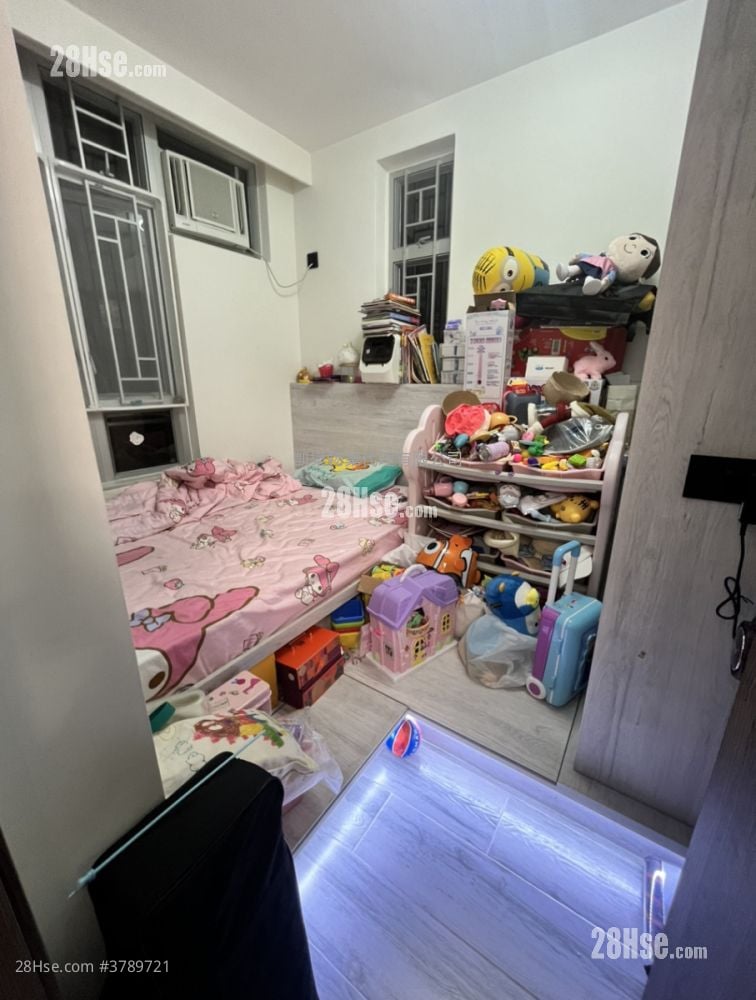 Hoi Lok Court Sell 631 ft²