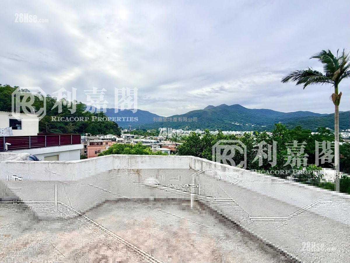 Spanish Villa Sell 4 Bedrooms , 2 Bathrooms 1,800 ft²