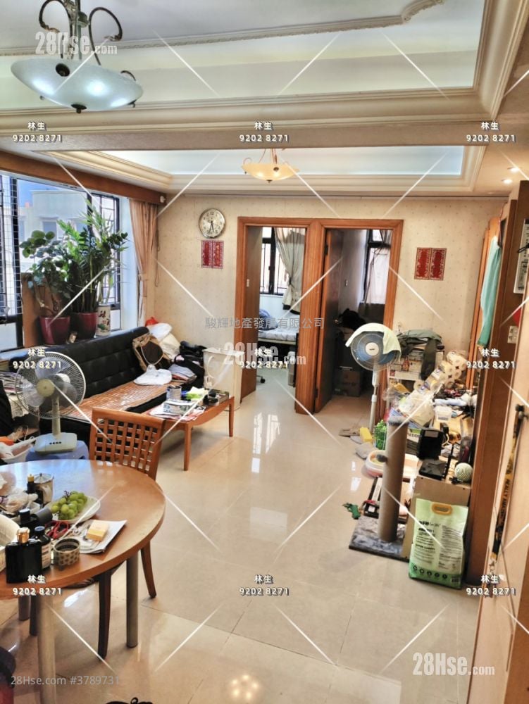 Full Hill Centre Sell 3 Bedrooms , 1 Bathroom 628 ft²